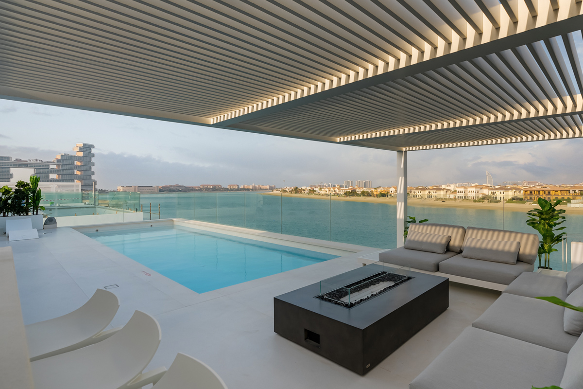 Contemporary Beachfront Villa on the Palm Jumeirah Dubai