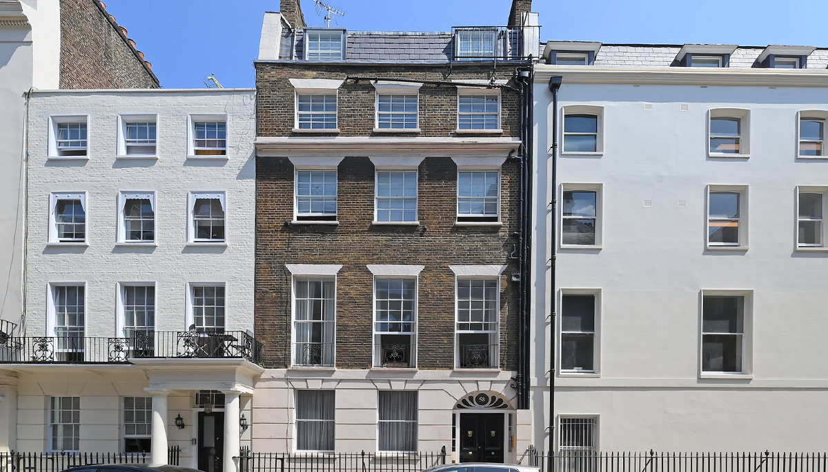 ELEGANT PIED-À-TERRE SITUATED ON PARK STREET, MAYFAIR, CLOSE TO HYDE PARK